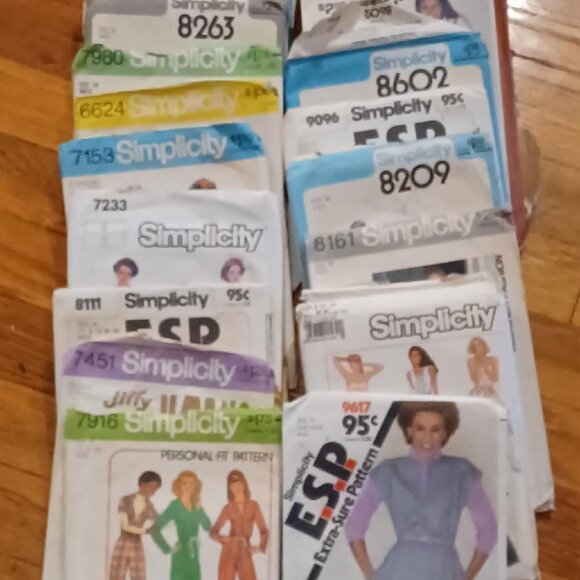 Lot of 95 Vintage Assorted Sewing Patterns Simplicity-Butterick-McCall's-Vogue - Picture 5 of 5
